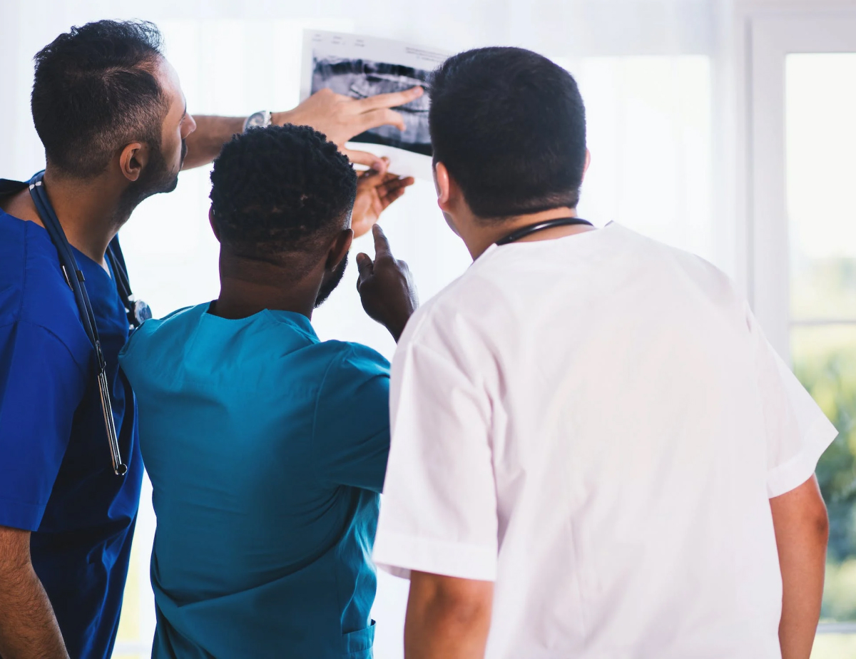 doctors viewing an xray